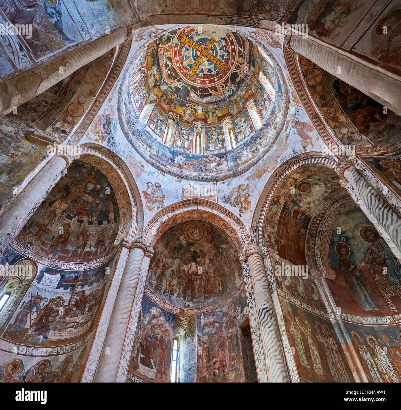 Photos et images de Nikortsminda ( Nicortsminda ) St Nicholas cathédrale orthodoxe de Géorgie intérieur riche fresques de la coupole dôme, 16ème siècle, le Ni Banque D'Images