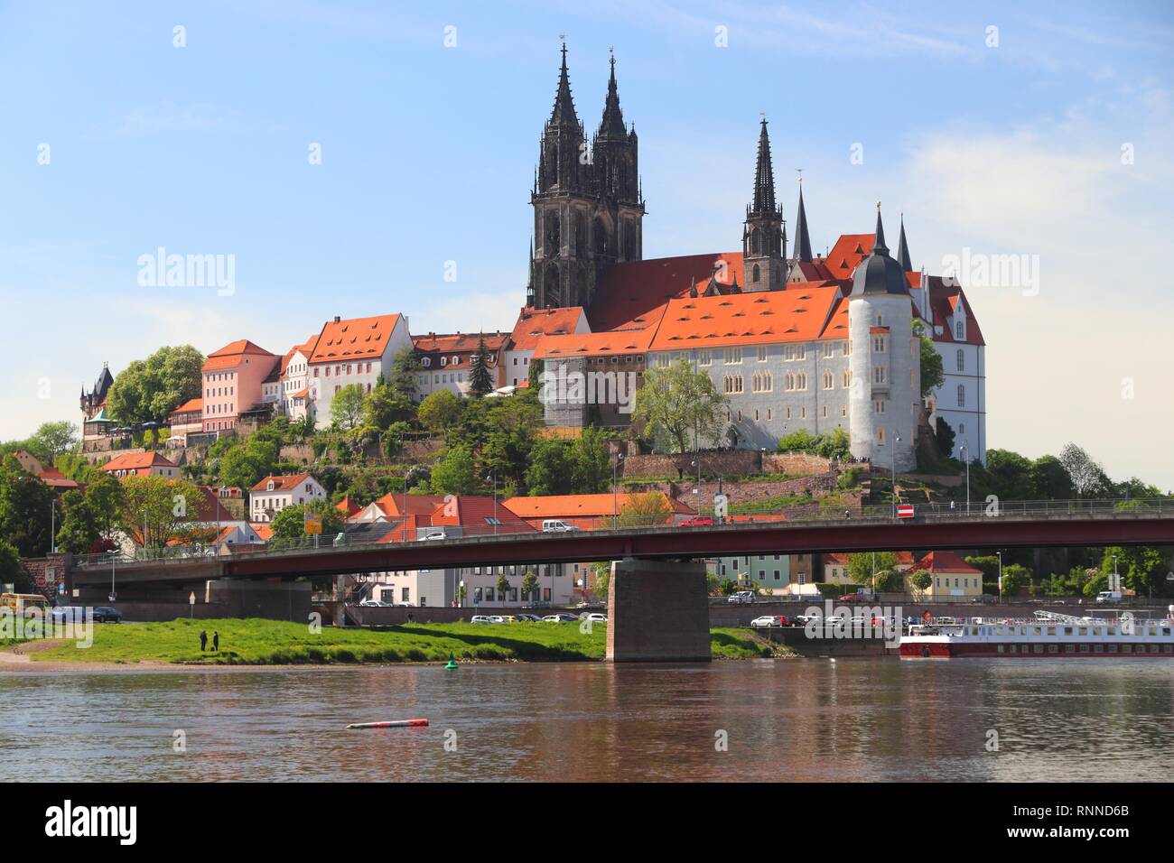 La vieille ville de Meissen en Allemagne (Land de Saxe). Château Albrechtsburg vu sur la rivière Elbe. Banque D'Images