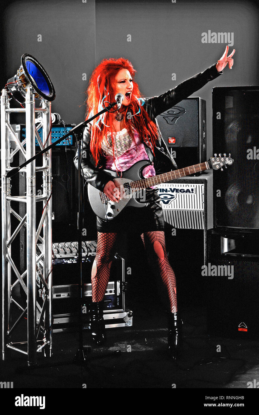 Rock n roll girl Banque de photographies et d'images à haute résolution -  Alamy