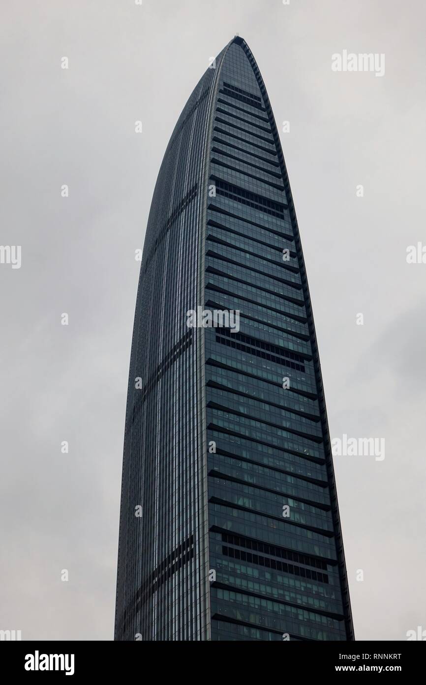 SHENZHEN, CHINE -23 DEC 2018- Vue sur la KK100 (100 Xin Zhou Xin Zhou, Tour des Finances), un gratte-ciel situé à Shenzhen, Guangdong, Chine. Banque D'Images