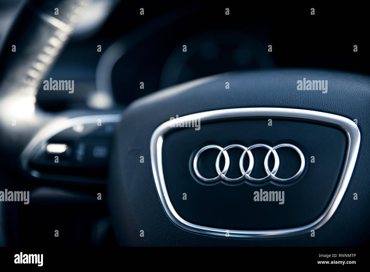 Intérieur d'une Audi A6 voiture avec bord et volant, voiture moderne détails de l'intérieur. 15 Février, 2019 St Neots, UK. Banque D'Images