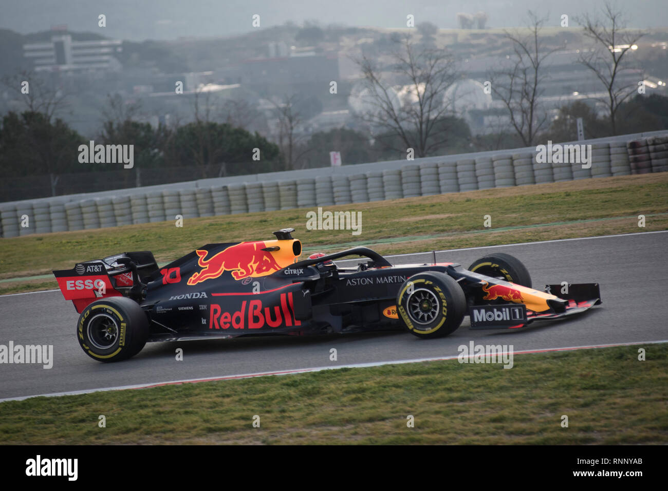 Barcelone, Espagne. Feb 19, 2019. Pierre Gasly de l'Aston Martin de l'équipe Red Bull Racing sur le circuit de Catalunya à Montmelo (province de Barcelone) au cours de la séance de test de pré-saison. Crédit : Jordi Boixareu/Alamy Live News Banque D'Images