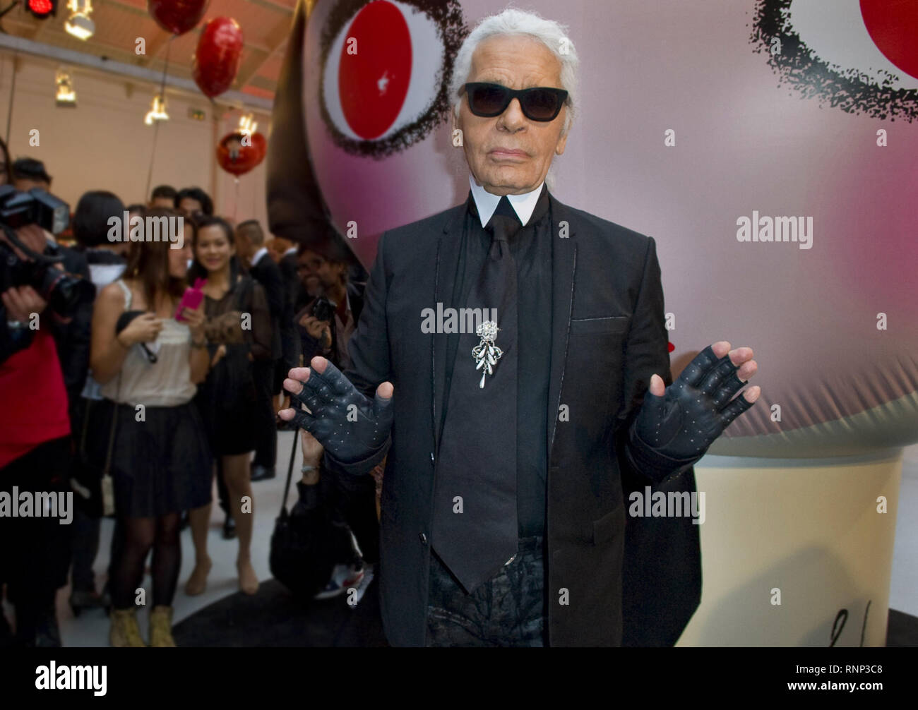 Paris, Ile de France, France. Sep 11, 2012. Karl Lagerfeld s'occupe à la SHO Uemura événement à l'Espace Commines à Paris.German Fashion designer et directeur artistique de la marque de mode française Chanel Karl Lagerfeld est décédé le 19 février 2019 à Paris de 85 ans. Credit : Thierry Le Fouille/SOPA Images/ZUMA/Alamy Fil Live News Banque D'Images