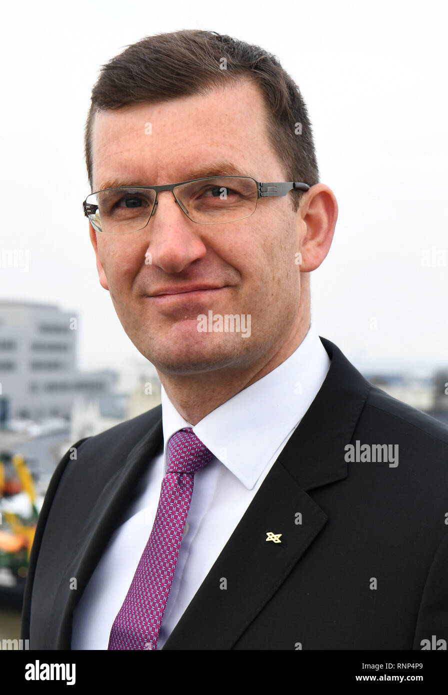 Berlin, Allemagne. Jan 31, 2019. Dennis, Göge administrateur provisoire de l'Institut pour la protection des infrastructures maritimes au Centre aérospatial allemand (DLR), est debout sur le toit de son bureau. Credit : Carmen Jaspersen/dpa/Alamy Live News Banque D'Images