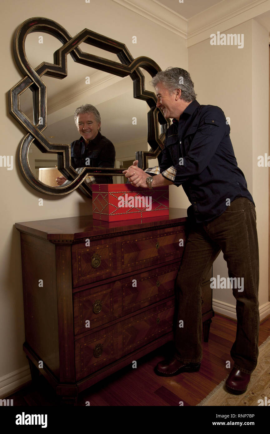 L'acteur américain Patrick Duffy ('Dallas') célébrera son 70e anniversaire le 17 mars 2019. Patrick Duffy dans son appartement à Rosewood Mansion à Dallas, prises le 26.03.2013 à l'occasion du tournage de nouveau 'Dallas' épisodes. Veuillez noter : double les taux s'appliquent dans le monde entier d'utilisation | Banque D'Images