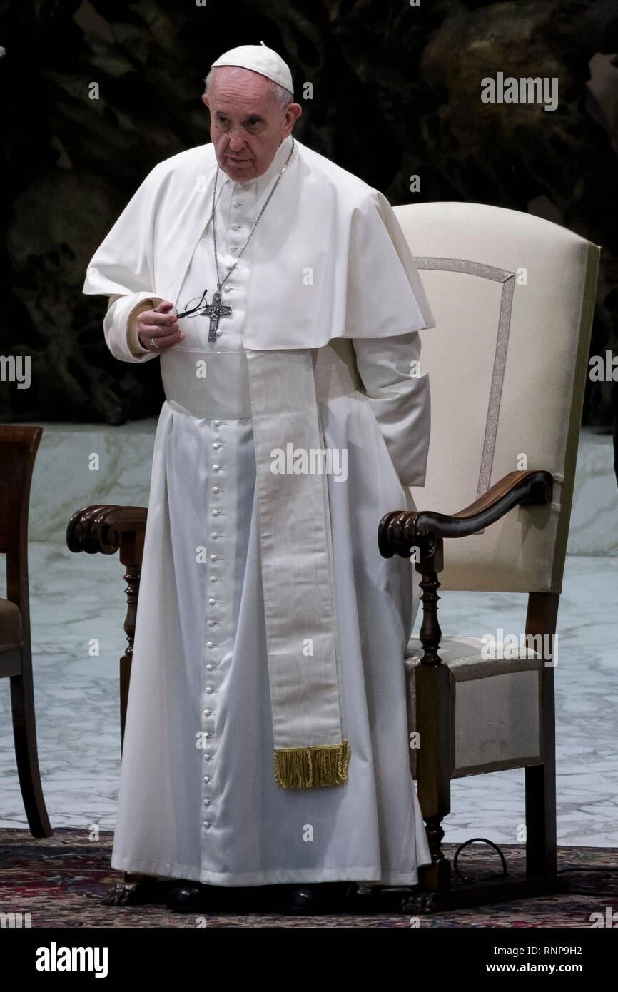 Cité du Vatican, Vatican. 20 Février, 2019. Pape Francis mène son audience générale hebdomadaire dans la Salle Paul VI. Credit : Giuseppe Ciccia/Alamy Live News Banque D'Images Cité du Vatican, Vatican. 20 Février, 2019. Pape Francis mène son audience générale hebdomadaire dans la Salle Paul VI. Credit : Giuseppe Ciccia/Alamy Live News Banque D'Images