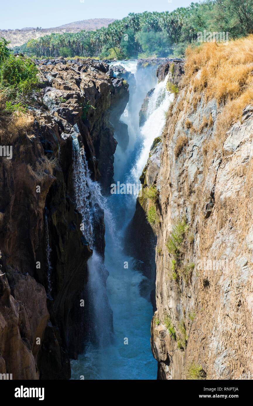 Epupa Falls sur la rivière Kunene, frontière entre l'Angola et la Namibie, Namibie Banque D'Images