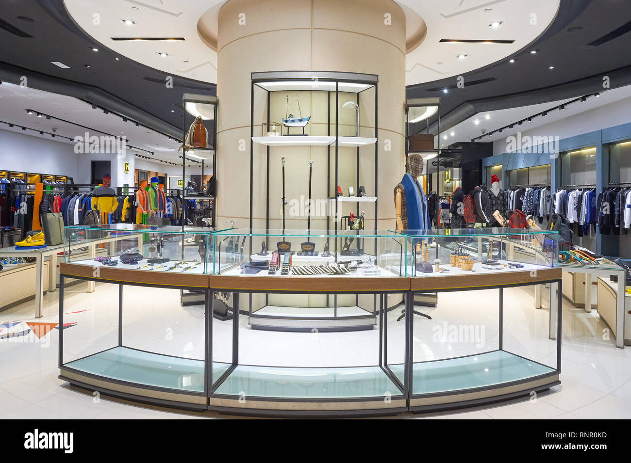 MACAO, CHINE - 16 février 2016 : l'intérieur de Shoppes at Sands Cotai Centra. Shoppes at Sands Cotai Central est un grand centre commercial à Macao Banque D'Images