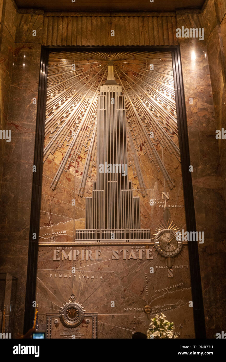 Empire state building hall et ascenseurs Banque de photographies et d’images à haute résolution
