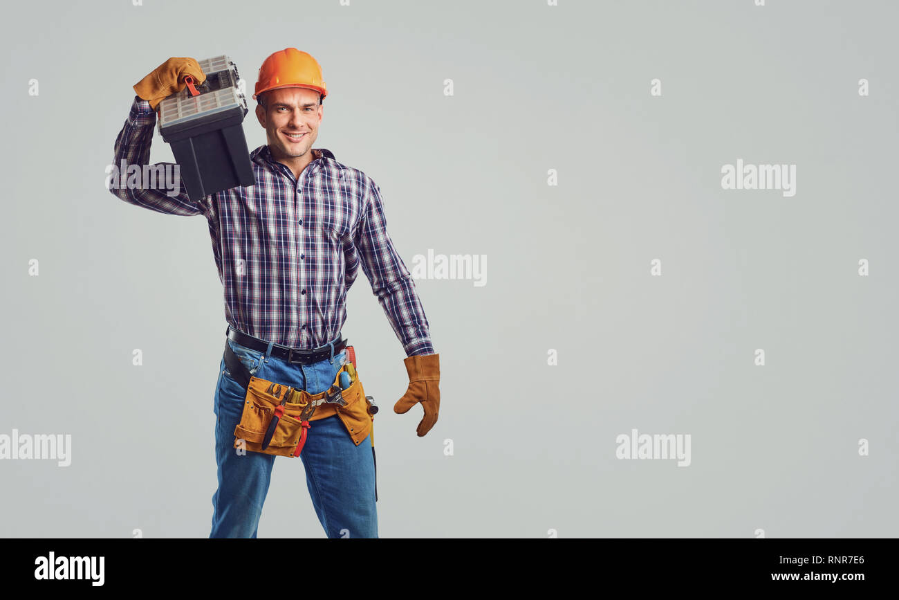 Homme builder dans le casque, un plaid shirt smiling Banque D'Images