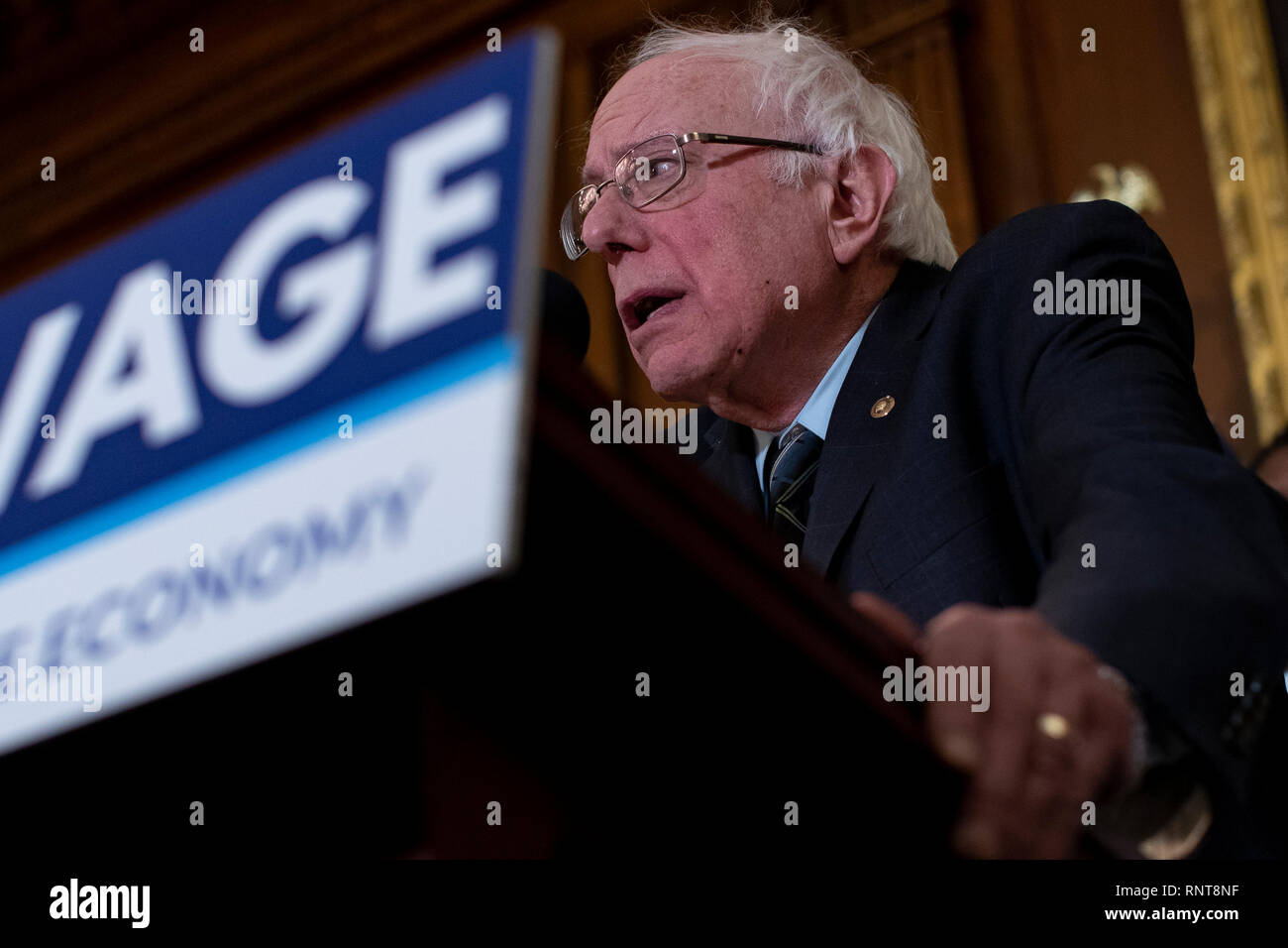 Le sénateur Bernie Sanders, indépendant du Vermont, prend la parole lors d'une conférence de presse sur la colline du Capitole à Washington, DC Le 16 janvier 2019. Banque D'Images