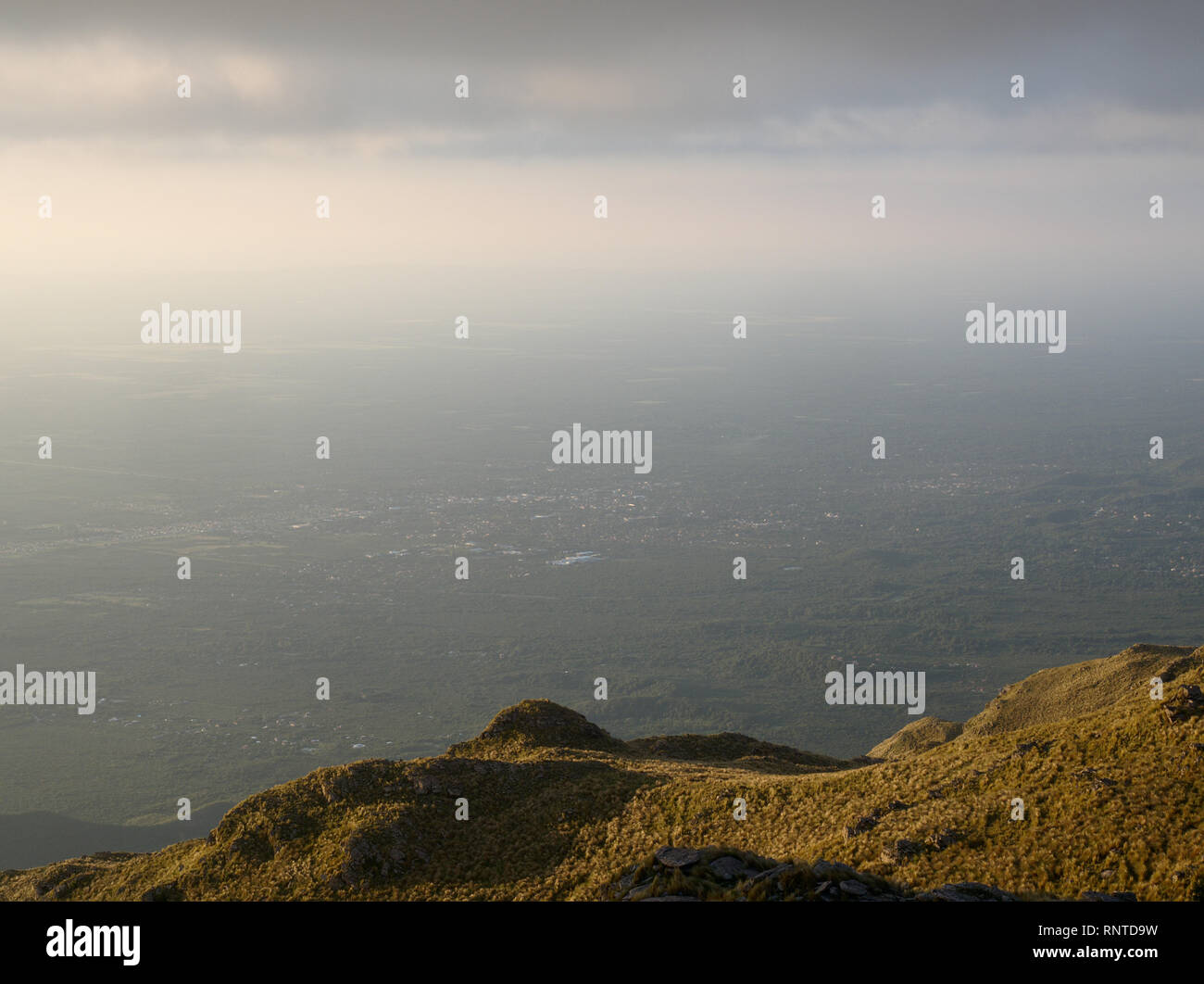 Le point de vue en 'El filo', le haut de la montagne près de Comechingones Merlo, San Luis, Argentine. Banque D'Images