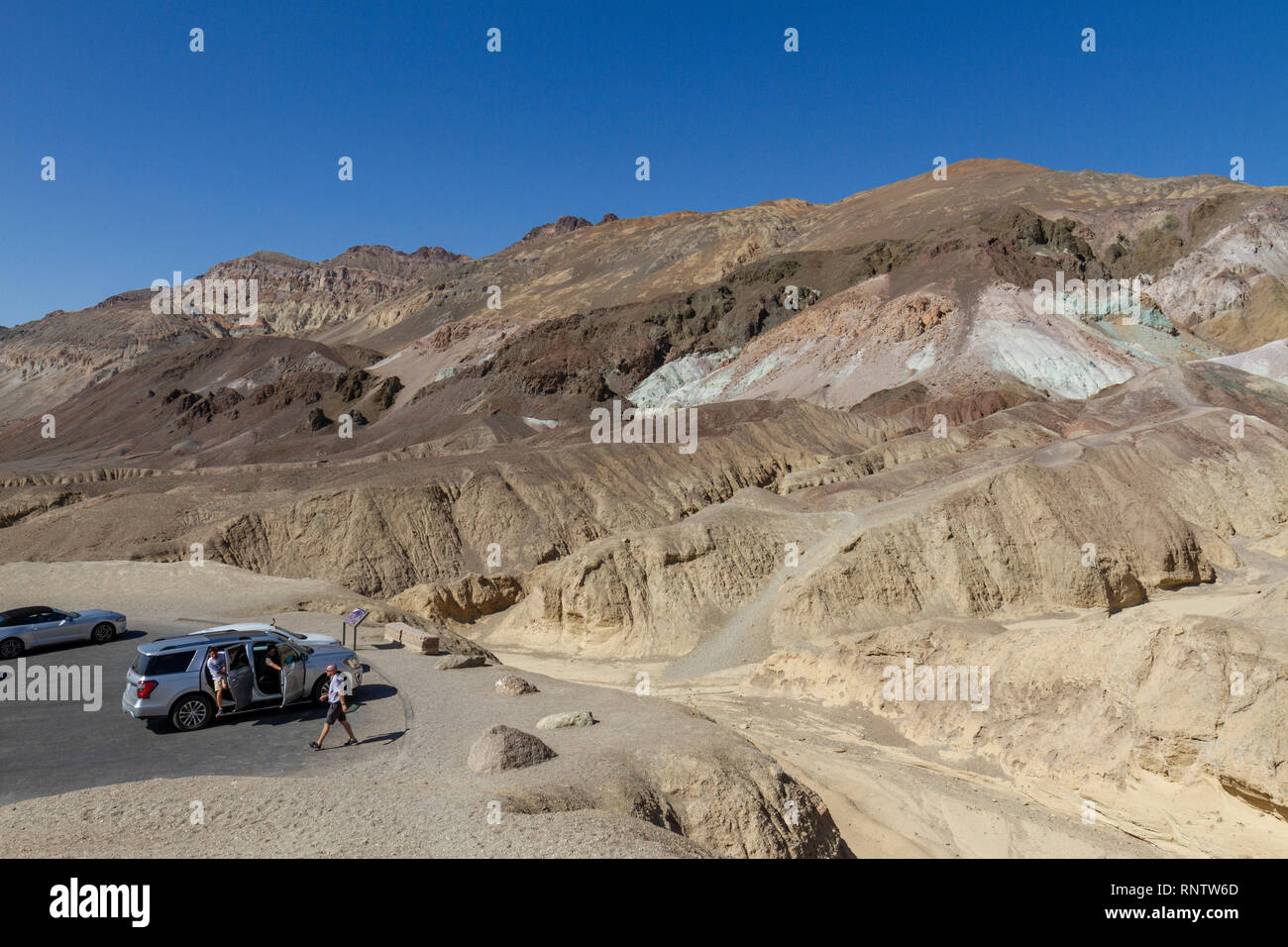 La palette de l'artiste avec parking point de vue, la Death Valley National Park, California, United States. Banque D'Images