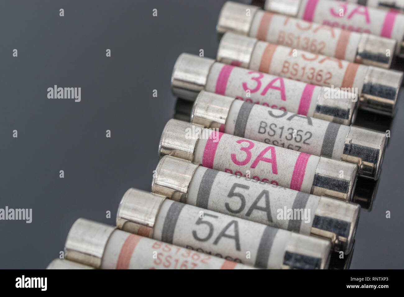 30 x 5A 5 amp domestique ménage fusibles secteur plug cartouche céramique tube fuse