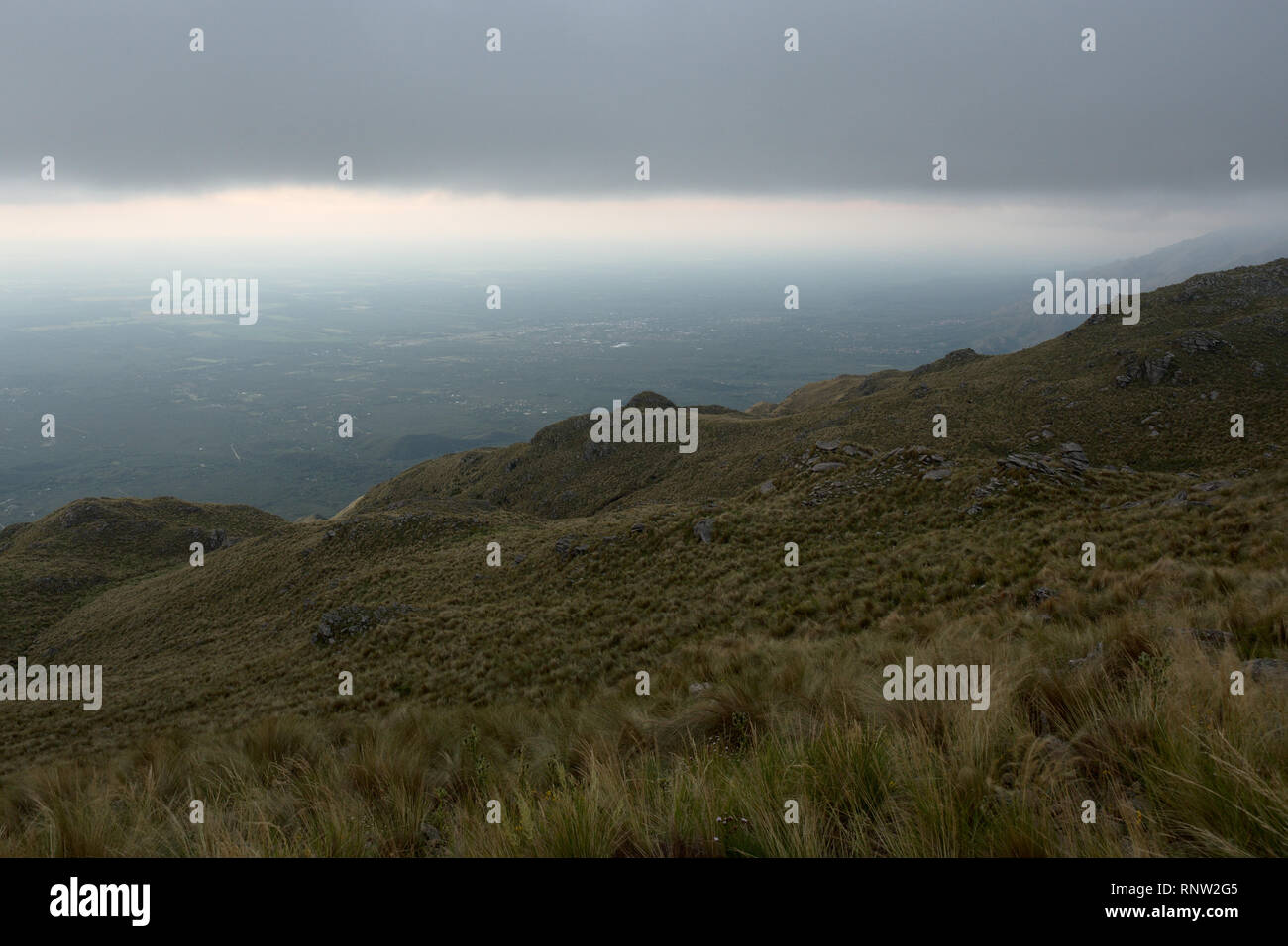 Le point de vue en 'El filo', le haut de la montagne près de Comechingones Merlo, San Luis, Argentine. Banque D'Images