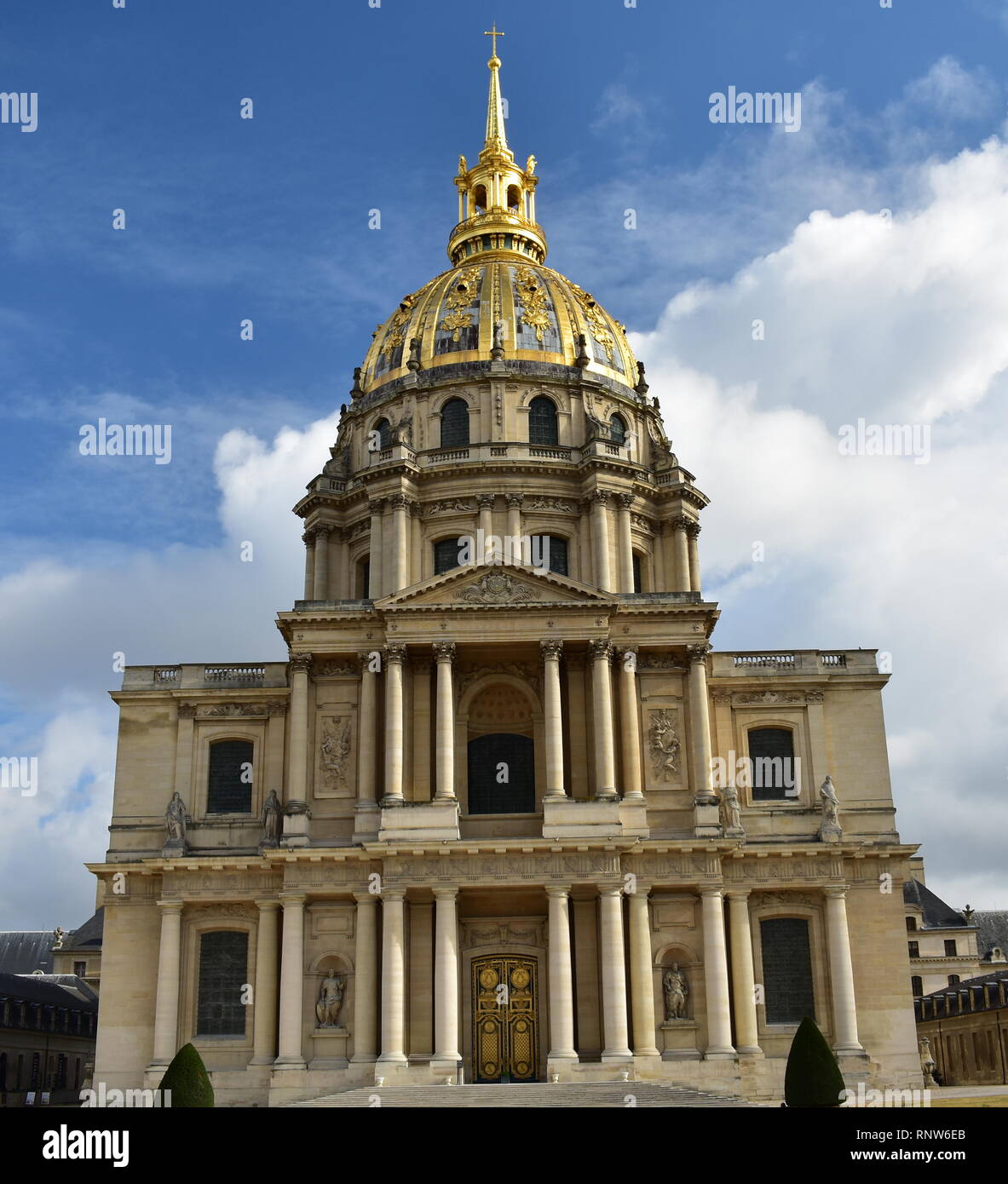 Paris, France. Les Invalides, façade et dôme doré. Banque D'Images