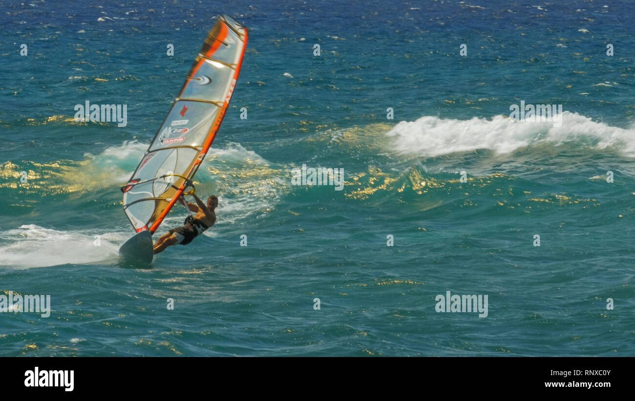 Para, États-Unis d'Amérique - le 10 août 2015 : planche à voile à la plage de Ho'okipa à Maui Banque D'Images