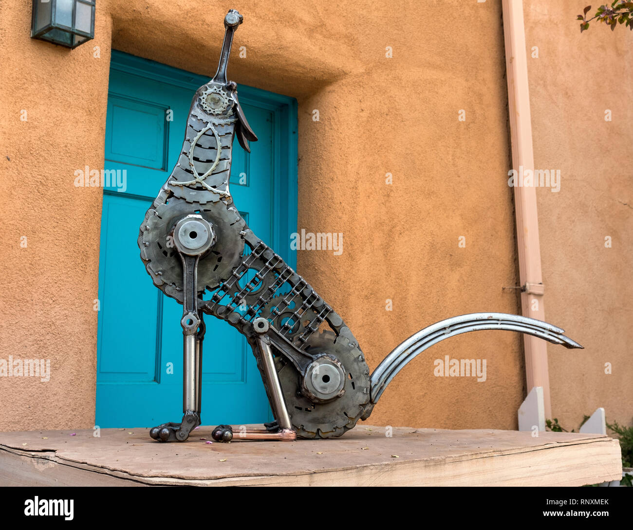Scrap Metal sculpture par Richard Swenson : Singing 'Coyote' Banque D'Images