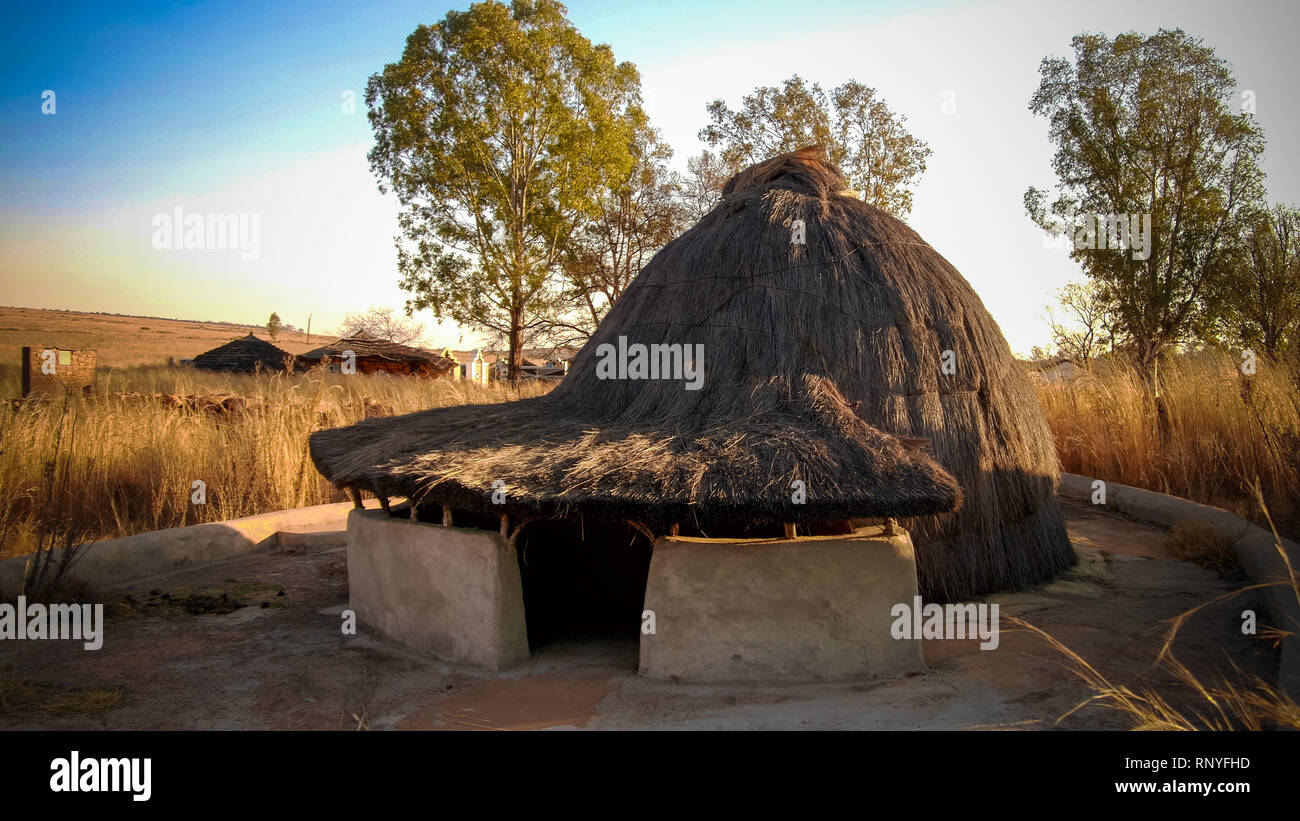Ndebele traditionnels hut à Botshabelo près de Mpumalanga en Afrique du Sud Banque D'Images