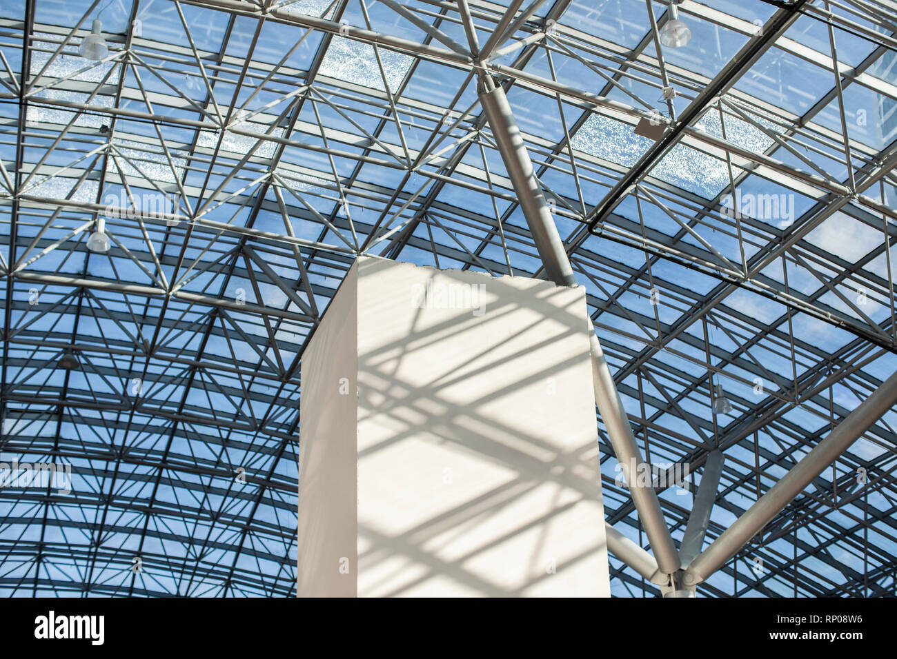 Toit en verre de l'immeuble de bureaux modernes Banque D'Images