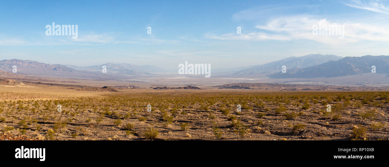 Vue panoramique à partir de Hells Gate à vue sud sur la vallée de la mort, Death Valley National Park, California, United States. Banque D'Images