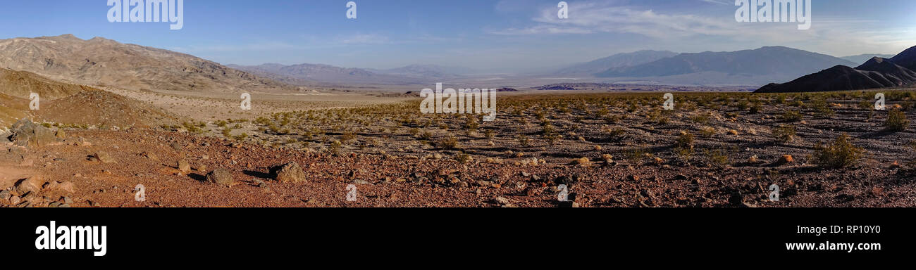 Vue panoramique à partir de Hells Gate à vue sud sur la vallée de la mort, Death Valley National Park, California, United States. Banque D'Images
