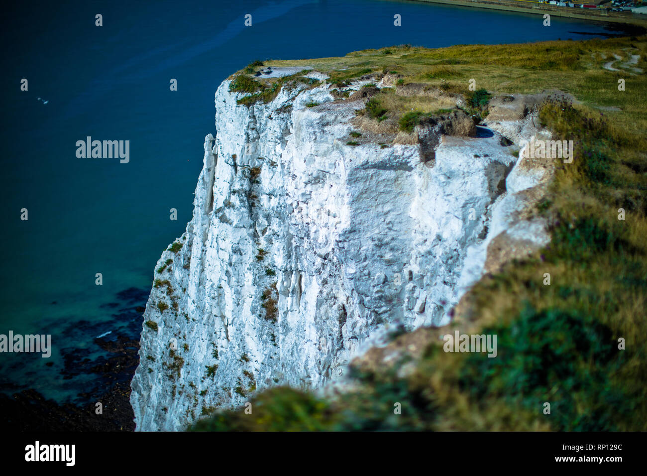 Une belle image de Dover's green falaises. Banque D'Images