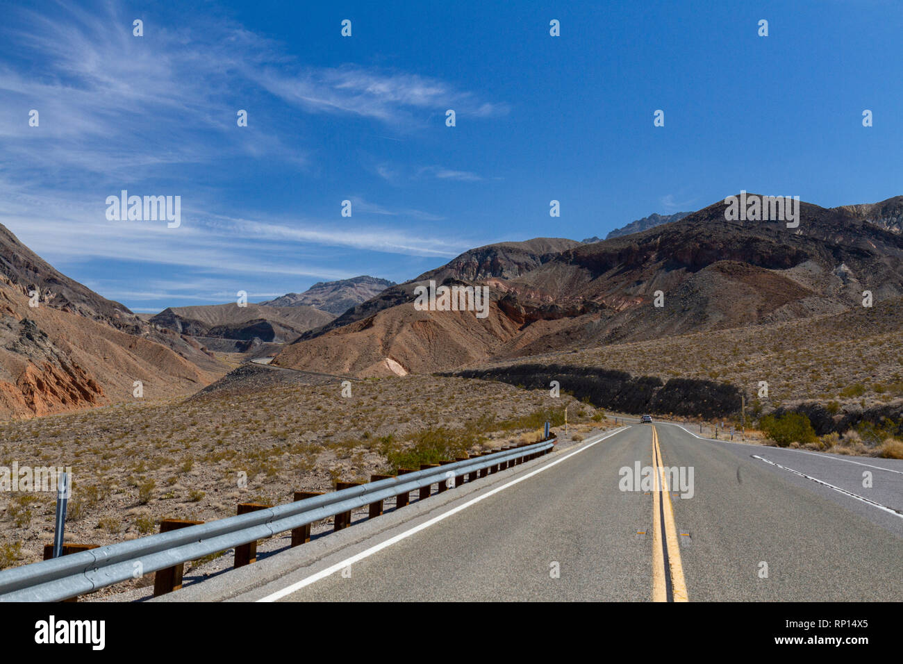 Vue nord est, vers Towne Pass sur la California State Route 190, Death Valley National Park, California, United States. Banque D'Images