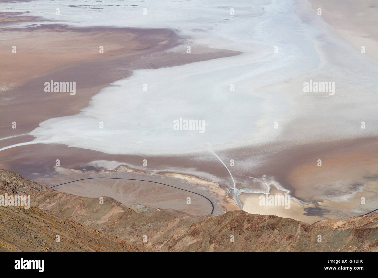 Voir tôt le matin à partir de l'avis de Dantès sur Badwater Basin, Death Valley National Park, California, United States. Banque D'Images