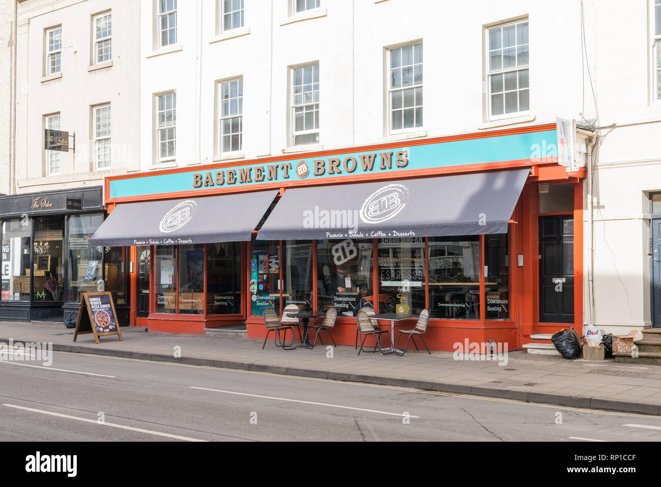 Browns restaurant pizza sous-sol dans la région de Warwick Street, Leamington Spa, Warwickshire Banque D'Images