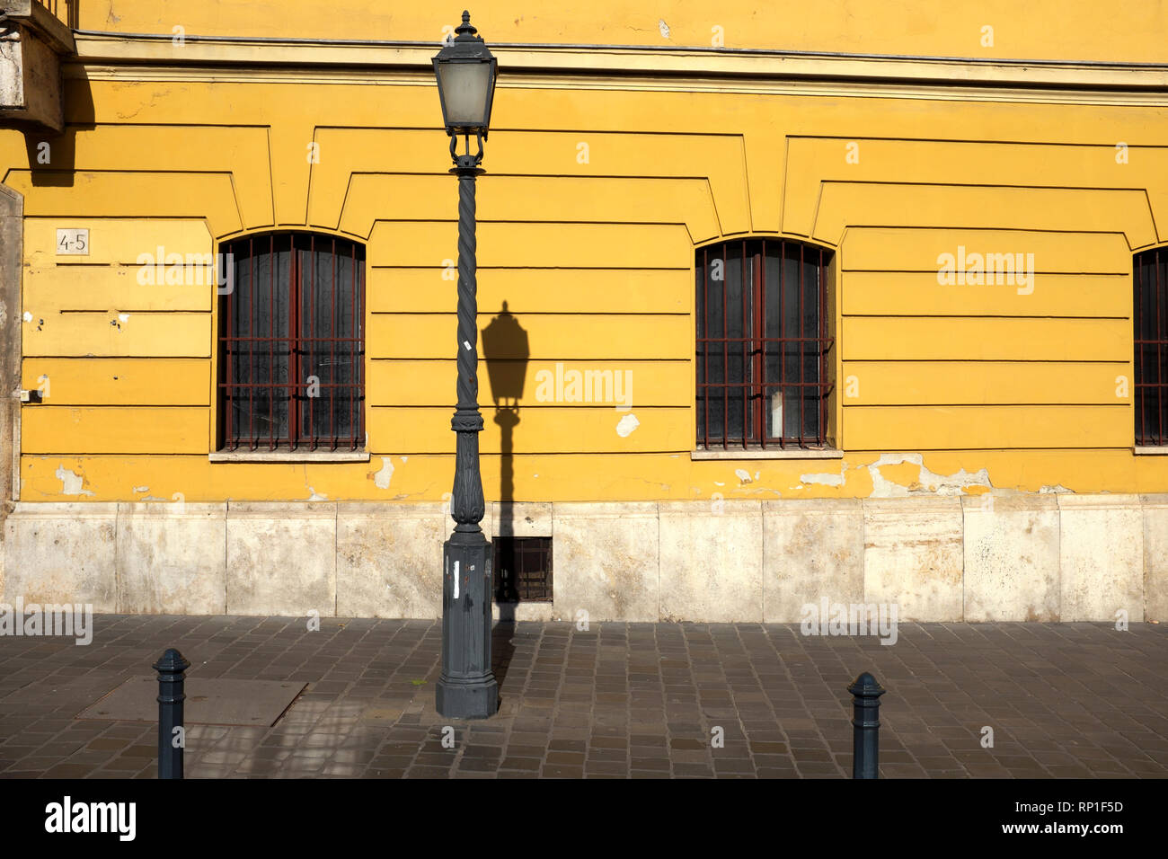 Bâtiment coloré dans la zone du château de Buda, à Budapest, Hongrie Banque D'Images
