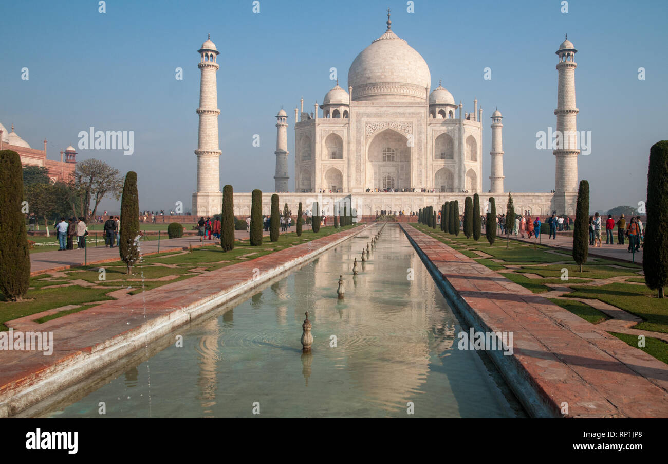 Taj Mahal est un tombeau pour emperoro Jahans Mughal Shah épouse Mumtaz Mahal. C'est le meilleur exemple de l'architecture de Mughal et site du patrimoine mondial de l'UNESCO. Banque D'Images