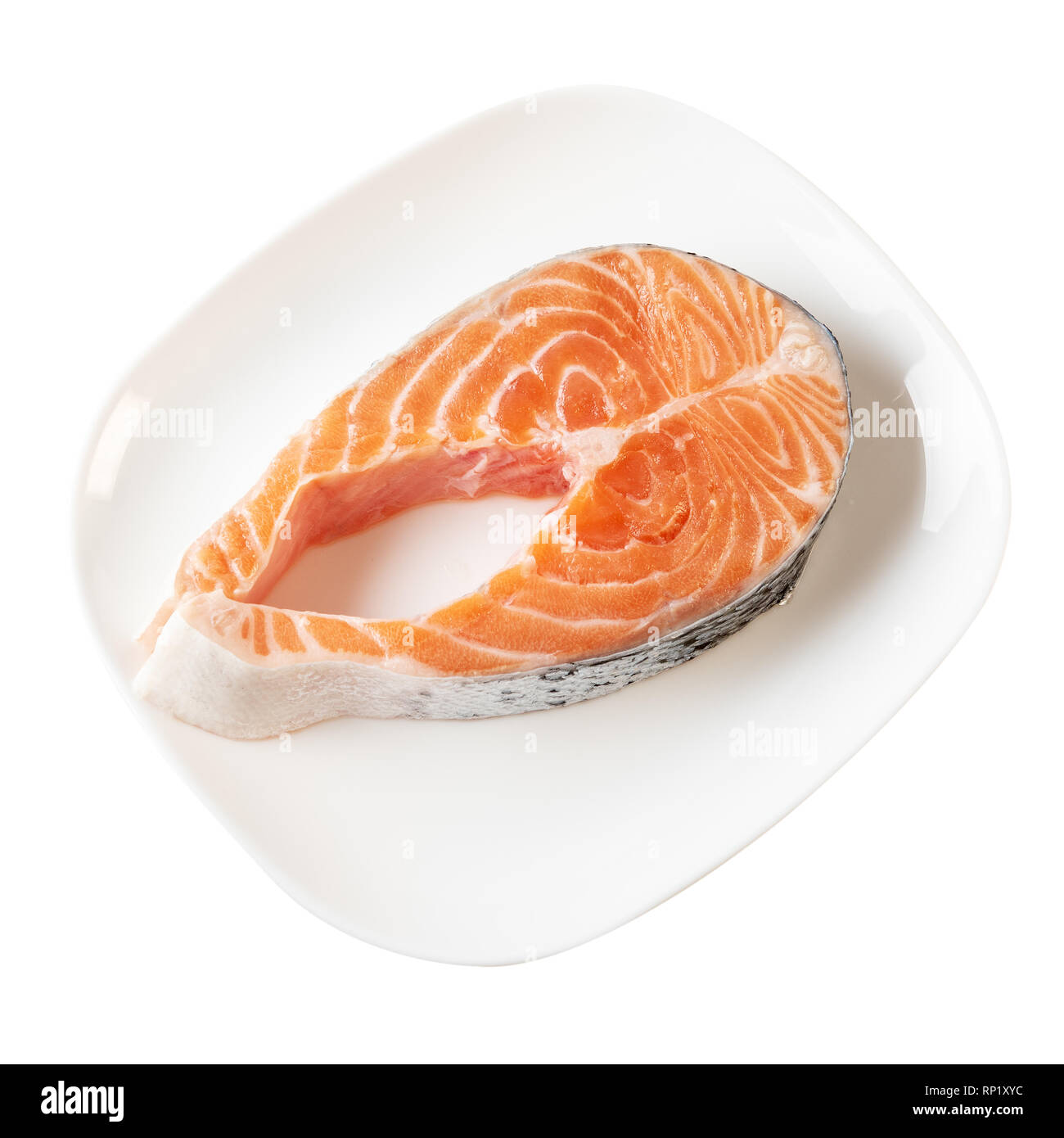 Pavé de saumon frais sur assiette Isolated On White With Clipping Path Banque D'Images
