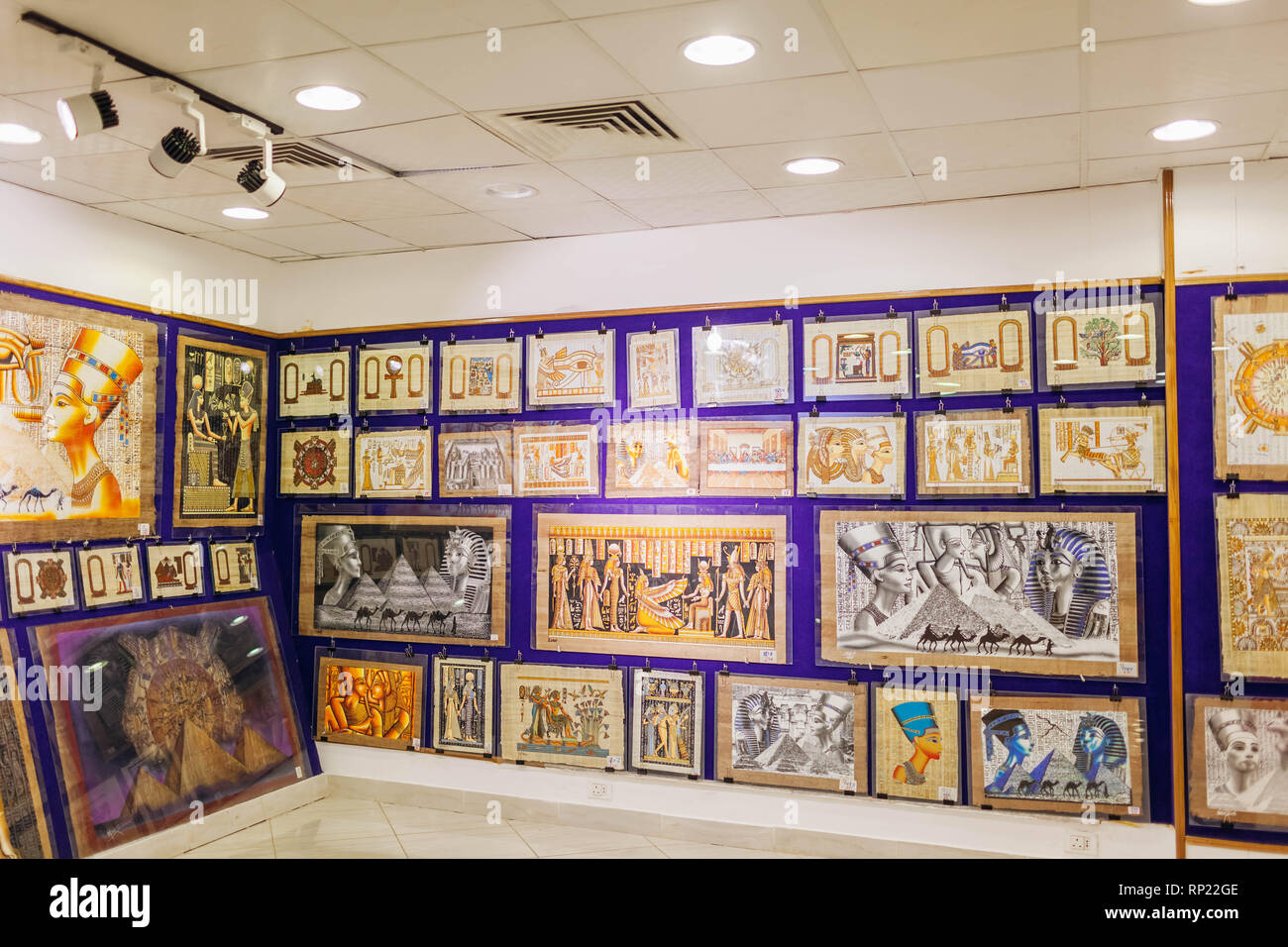 27 janvier 2019 - Égypte, Sharm El-Sheikh. Peinture sur papyrus affichée en boutique Banque D'Images