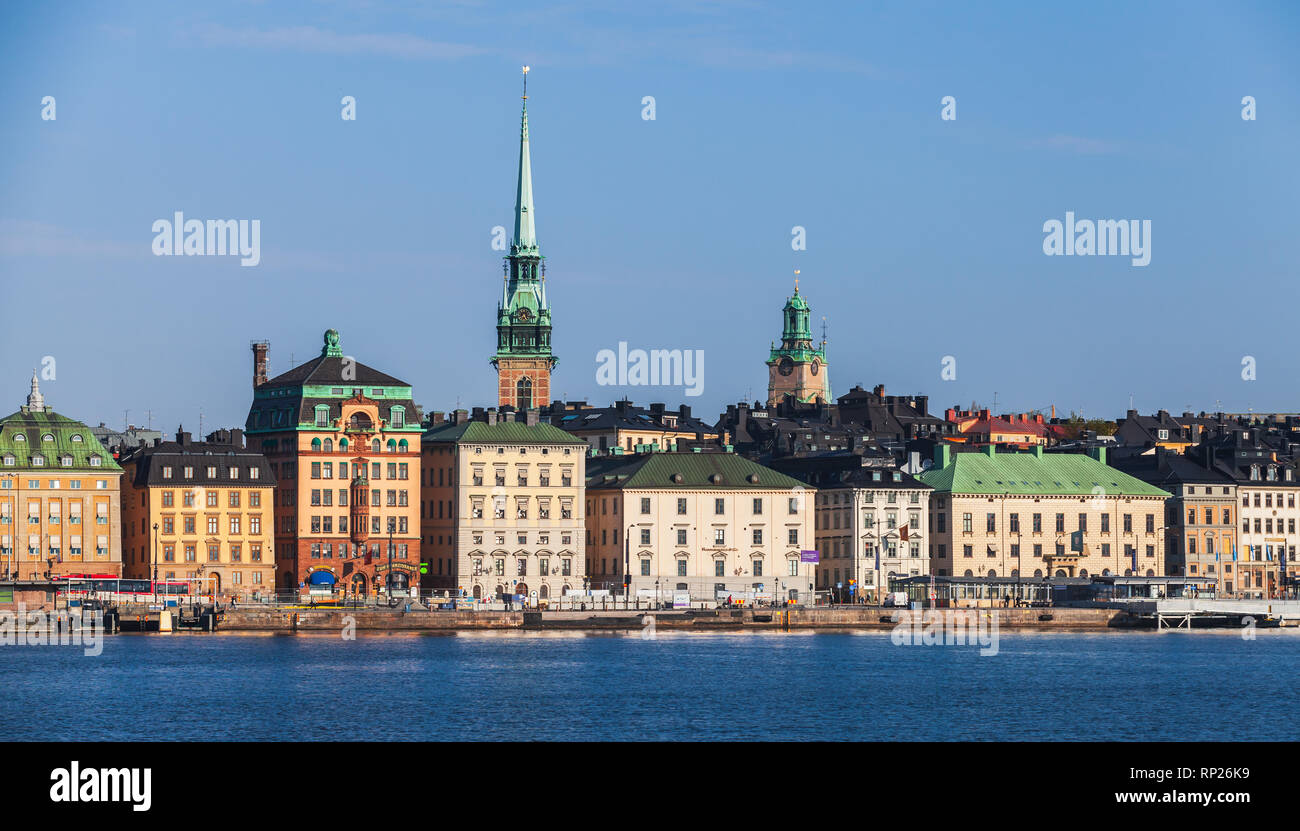 Stockholm, Suède - mai 4, 2016 : Gamla Stan centre-ville dans le centre de Stockholm, l'allemand comme une flèche d'église dominante skyline Banque D'Images