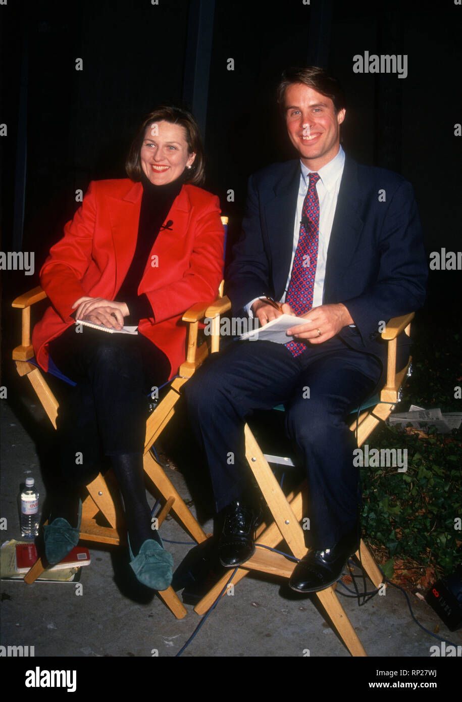 VAN Nuys, CA - le 13 janvier : journaliste Cynthia McFadden et journaliste Terry Moran assister à Erik et Lyle Menendez Procès, juge de la Cour supérieure déclare Stanley Weisberg dans une nullité, Erik Menendez procès le 13 janvier 1994 à Van Nuys Courthouse à Van Nuys, Californie. Photo de Barry King/Alamy Stock Photo Banque D'Images