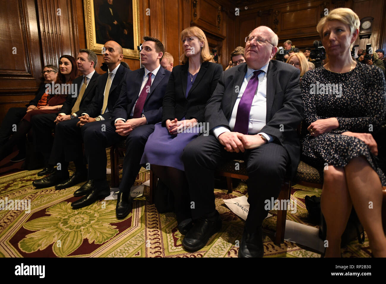 (De gauche à droite) ancien parlementaires travaillistes Ann Coffey, Luciana Berger, Chris Leslie, Chuka Umunna, Gavin Shuker, Joan Ryan, Mike Baille et Angela Smith écouter lors d'une conférence de presse à One Great George Street à Londres, à la suite de l'annonce qu'en tant que députés conservateurs Sarah Wollaston, Anna Soubry et Heidi Allen, ont démissionné du parti conservateur et a rejoint le groupe de députés indépendants. Banque D'Images