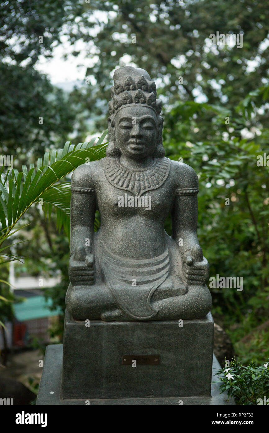 Nha Trang, Vietnam statues divines de l'ancienne pierre de la culture vietnamienne, situé près de l'ensemble du temple de Po Nagar Banque D'Images