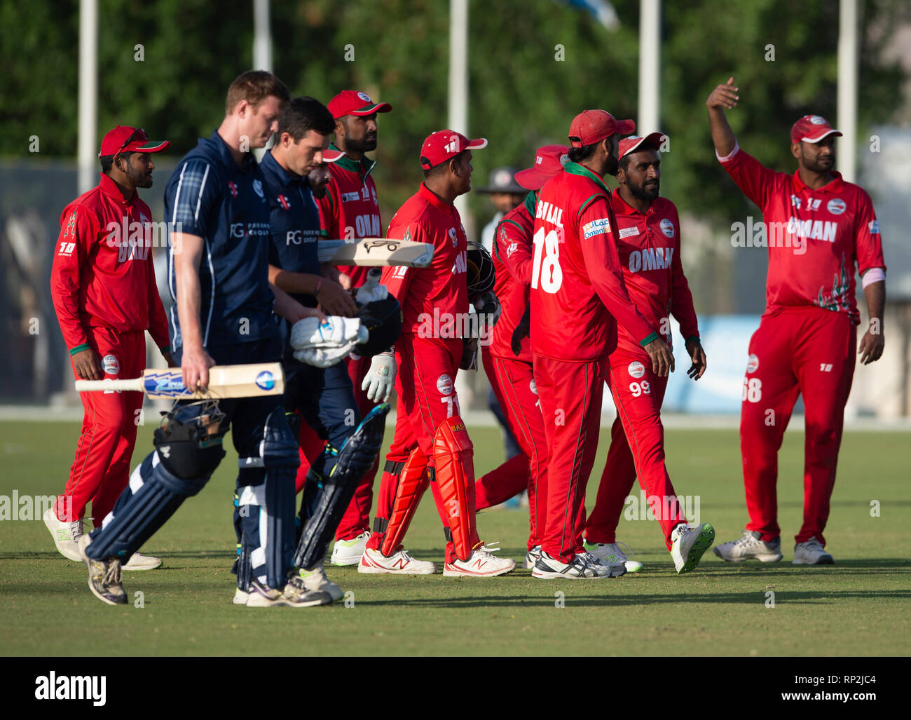 Muscat, Oman. Feb 20, 2019. Pic montre : plus de match et les Joueurs quittent le terrain, de manière exhaustive par l'Ecosse a battu Oman 93 exécute pour attacher les 3 match sur 50 séries. Crédit : Ian Jacobs/Alamy Live News Banque D'Images
