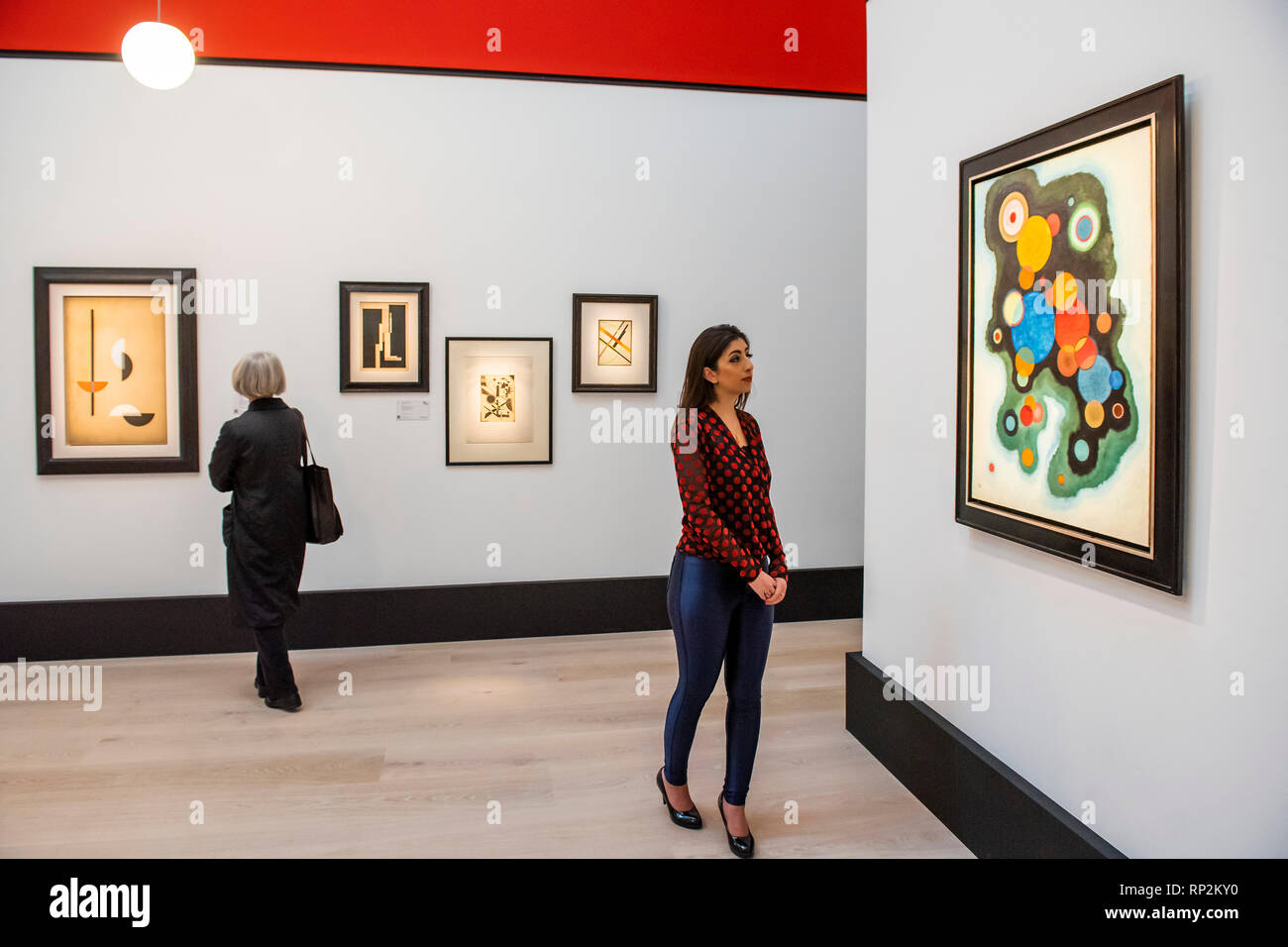 Londres, Royaume-Uni. Feb 20, 2019. Vertiefte Regung, 1928, par Vassily Kandinsky, est £5,5-7.5m - UN aahead preview de l'impressionisme, moderne et d'art surréaliste à la vente Sotheby's New Bond Street, Londres. Crédit : Guy Bell/Alamy Live News Banque D'Images Londres, Royaume-Uni. Feb 20, 2019. Vertiefte Regung, 1928, par Vassily Kandinsky, est £5,5-7.5m - UN aahead preview de l'impressionisme, moderne et d'art surréaliste à la vente Sotheby's New Bond Street, Londres. Crédit : Guy Bell/Alamy Live News Banque D'Images