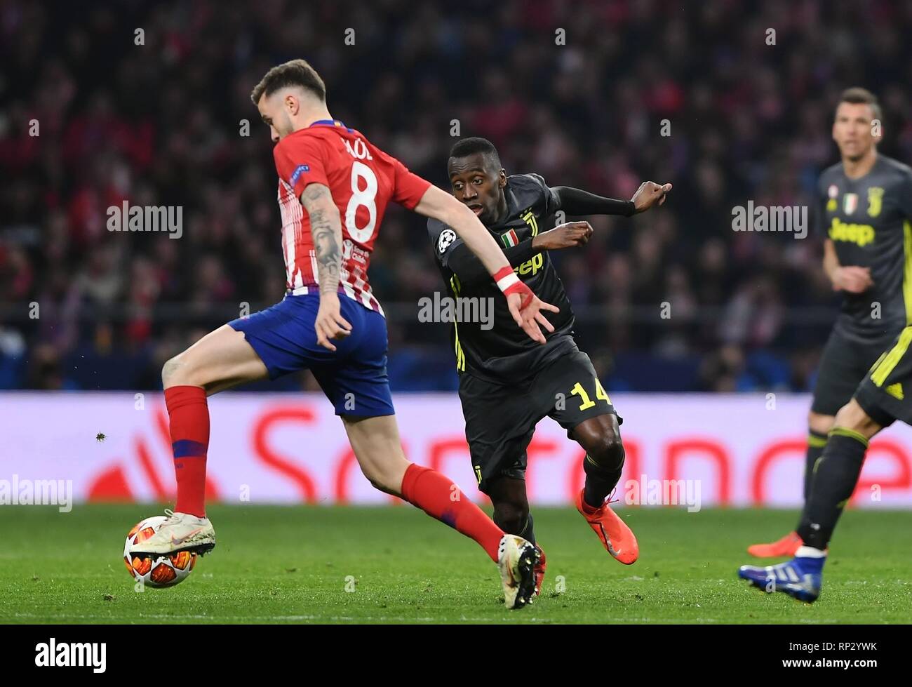 Madrid, Espagne. Feb 20, 2019. L'Atletico de Madrid Saul Niguez (L) et la Juventus' Blaise Matuidi en concurrence au cours de l'UEFA Champions League à Madrid, Espagne, le 20 février, 2019. Atletico de Madrid a gagné 2-0. Credit : Guo Qiuda/Xinhua/Alamy Live News Banque D'Images