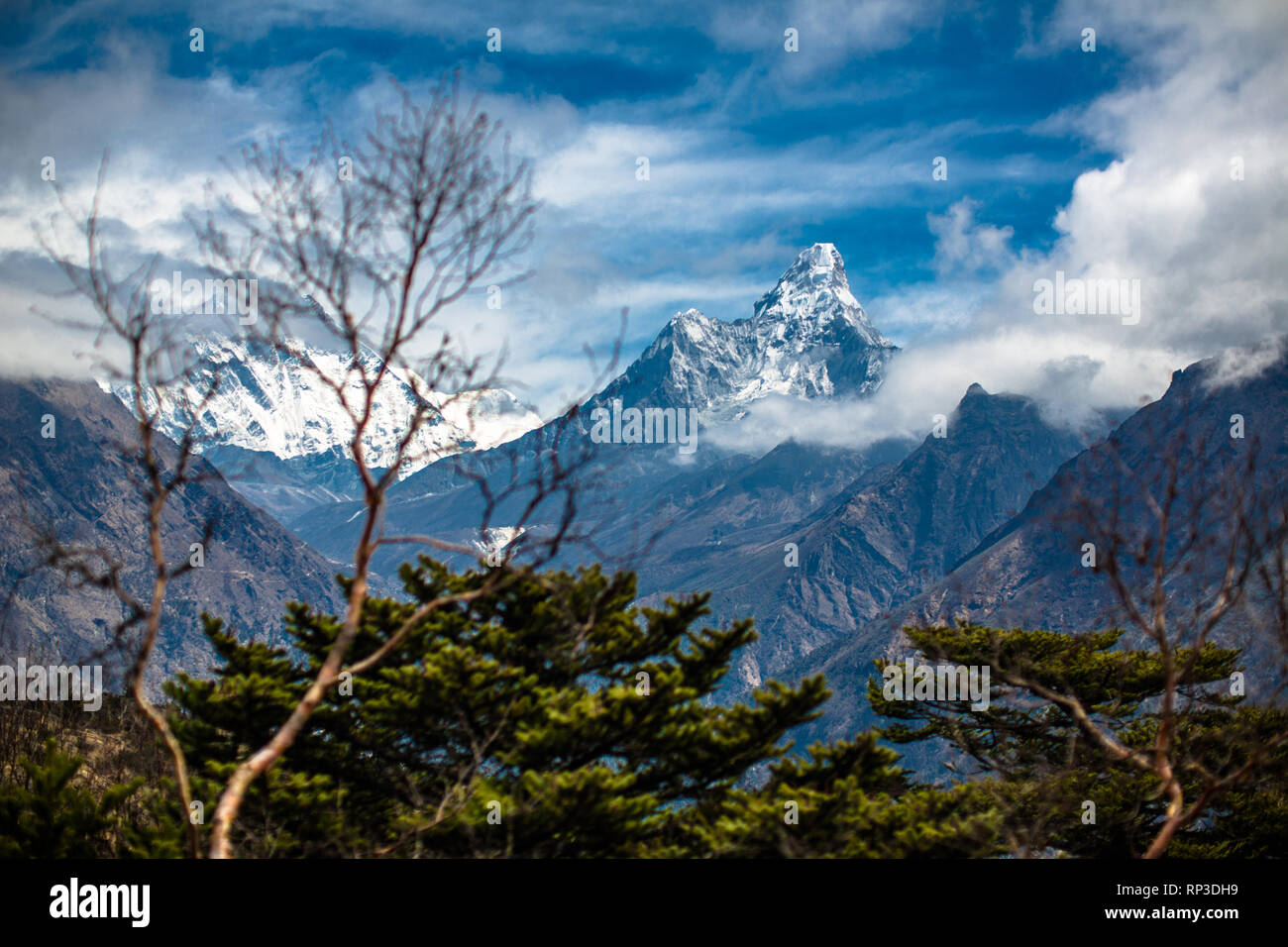 L'Ama Dablam sur une belle journée claire dans l'Himalaya, Népal Banque D'Images