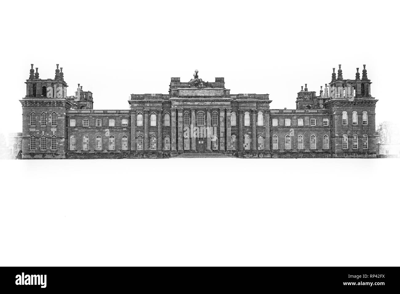 Le Palais de Blenheim. La façade et les pelouses de Blenheim Palace dans la neige - Noir et blanc. Blenheim Palace à Woodstock, Oxfordshire, Angleterre Banque D'Images