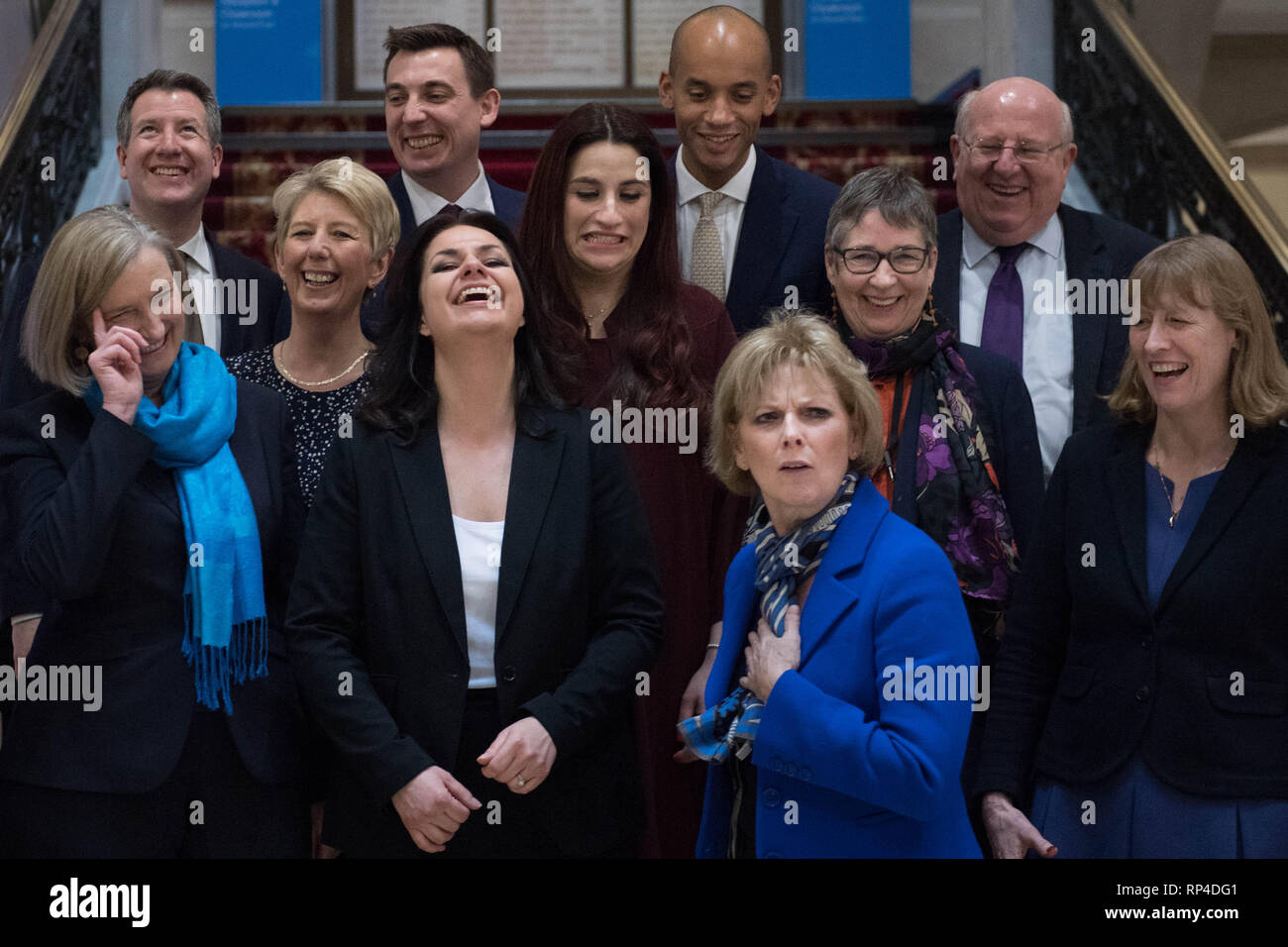 (Rangée arrière de gauche à droite) Chris Leslie, Gavin Shuker, Chuka Umunna et Mike Baille, (rangée du milieu, de gauche à droite) Angela Smith, Luciana Berger et Ann Coffey, (rangée avant, de gauche à droite) Sarah Wollaston, Heidi Allen, Anna Soubry et Joan Ryan, à la suite d'une conférence de presse pour le Groupe indépendant où les trois députés conservateurs, Wollaston, Allen et Soubry, ont annoncé leur démission du parti. Banque D'Images