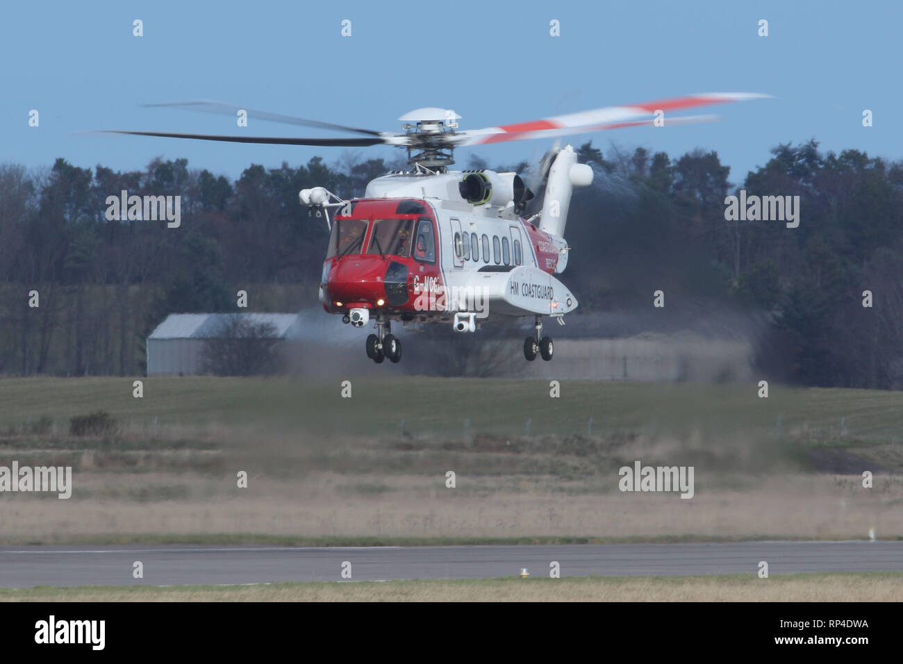 20 Février 2019 : Un hélicoptère de garde-côtes HM décolle de l'aéroport d'Inverness. Photo : Andrew Smith Banque D'Images