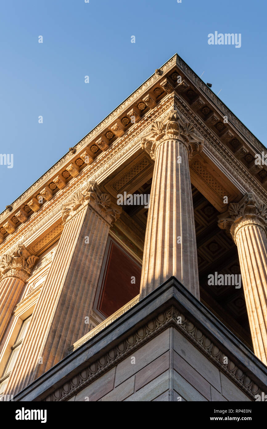 Berlin, Allemagne - 18 septembre 2018 : colonnes de l'Alte Nationalgalerie, ancienne Galerie Nationale sur l'île des Musées Banque D'Images