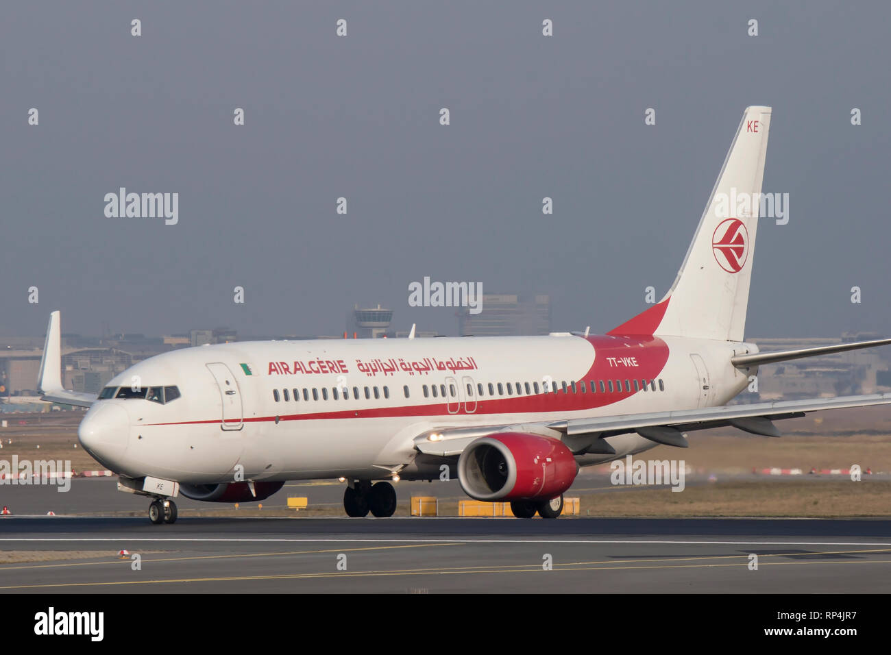 7T-VKE Boeing 737 de la compagnie Air Algerie la queue pour quitter l'aéroport de Francfort 07/02/2018 Banque D'Images