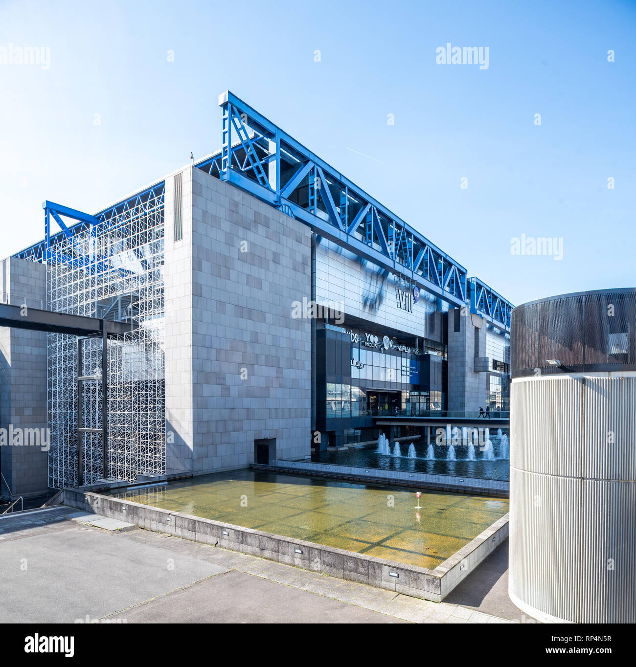 France, Paris - 6 Avril 2018 : vue extérieure de la Cité des Sciences et de l'Industrie - le plus grand musée des sciences en Europe Banque D'Images