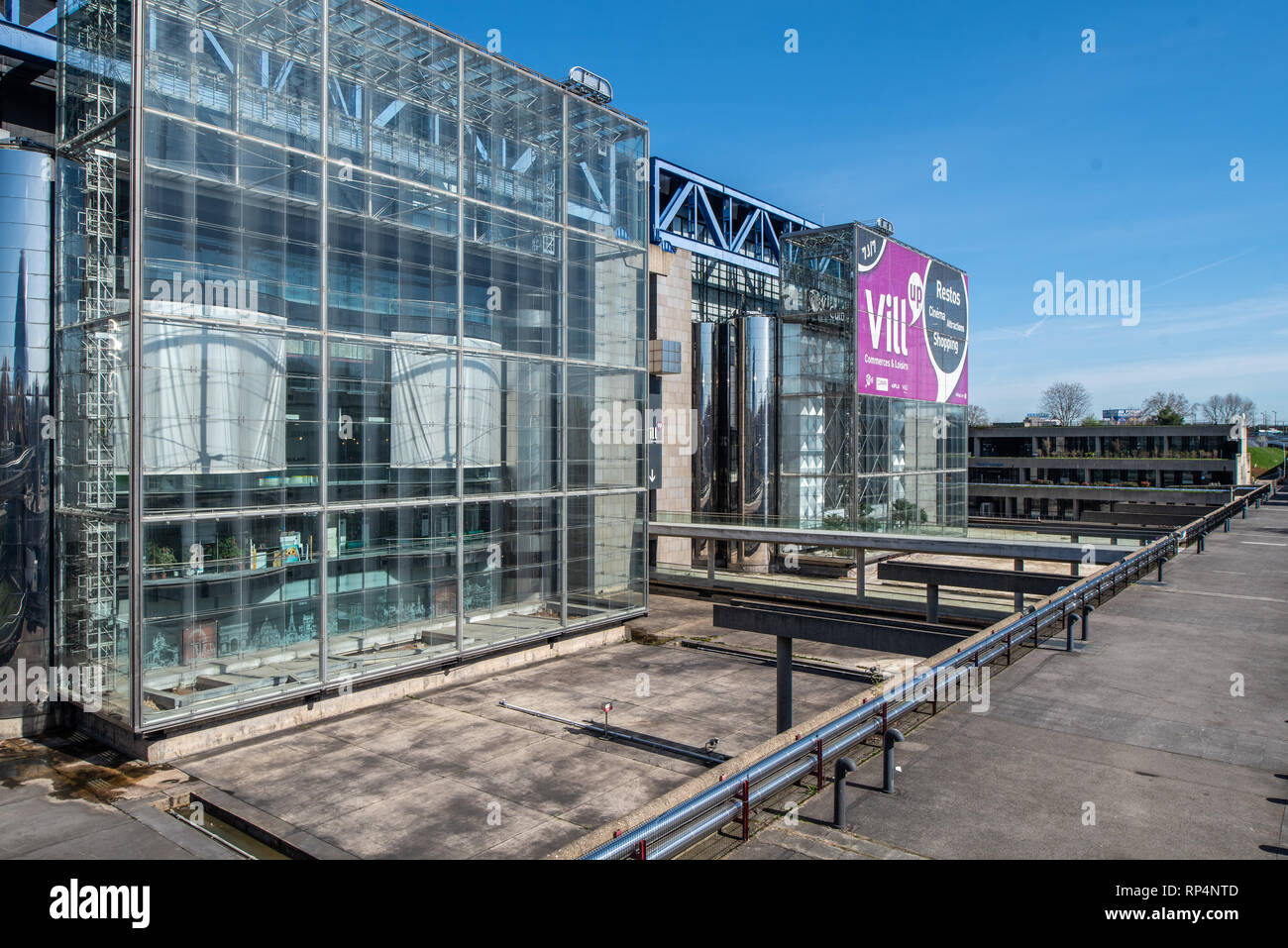 France, Paris - 6 Avril 2018 : vue extérieure de la Cité des Sciences et de l'Industrie - le plus grand musée des sciences en Europe Banque D'Images