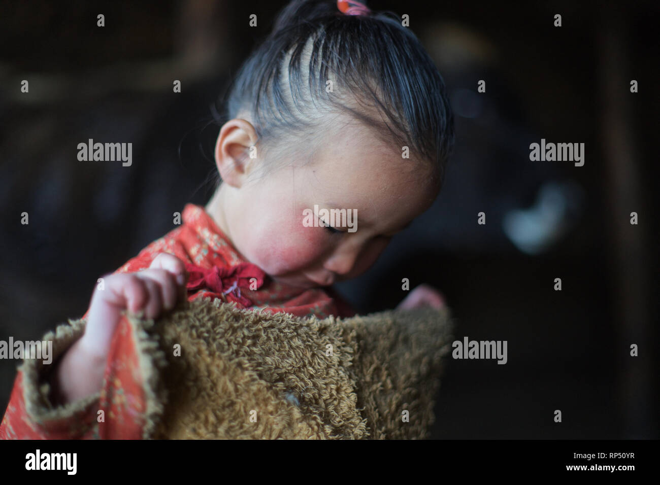 L'enfant de Mongolie, Mongolie aimag Tov, Banque D'Images